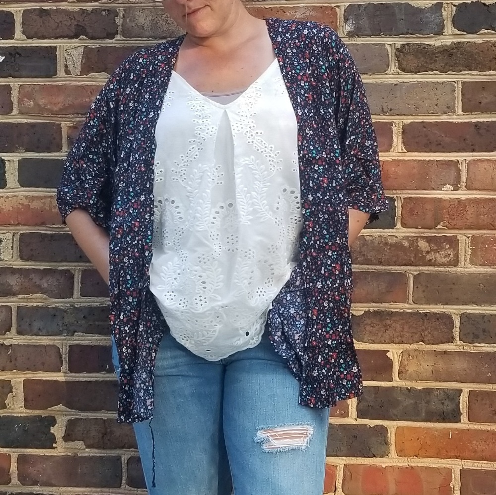 SOLD OUT Entro Eyelet V neck camisole tank - Picture 8 of 8